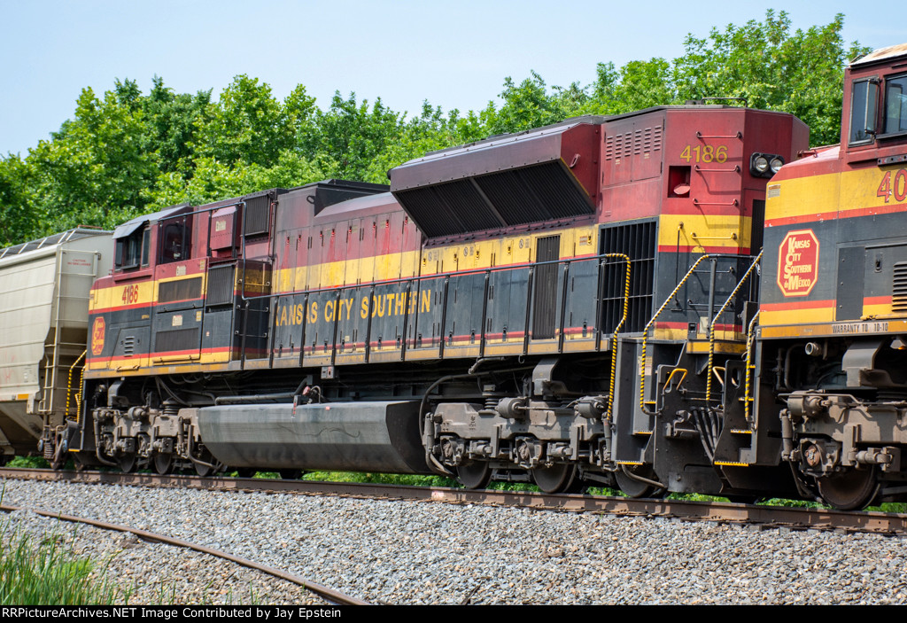 KCS 4186 trails on a northbound grain train 